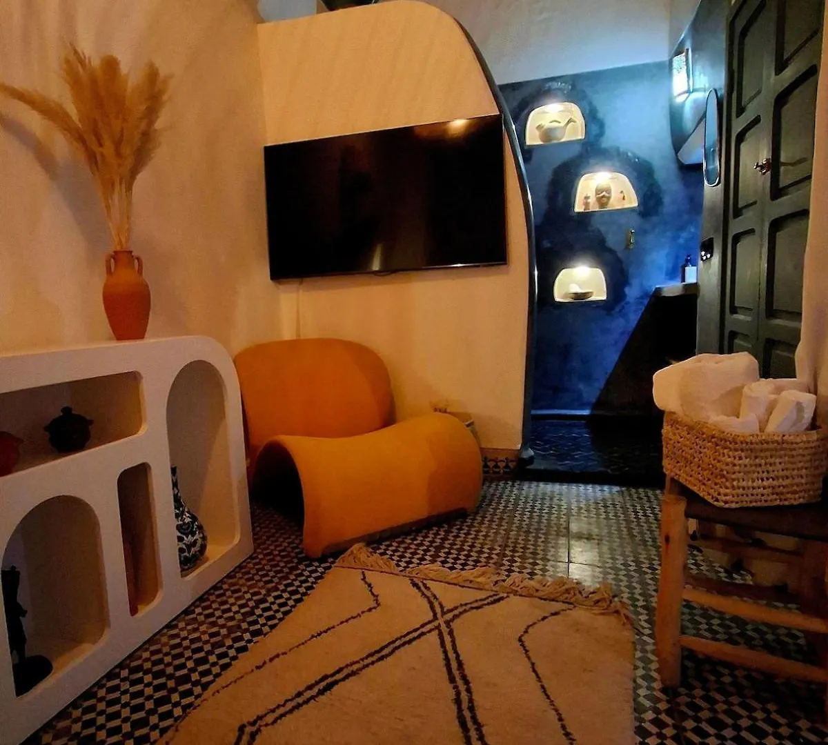 בית נופש מרקש Riad Dar El Hachmia - Central Private Riad, Air Cond, Heated Pool And Hammam