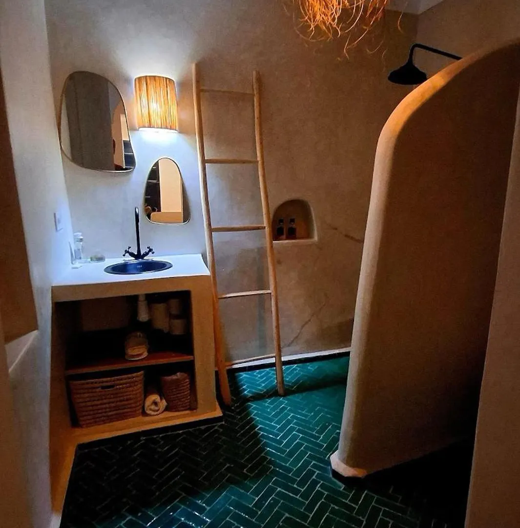 בית נופש מרקש Riad Dar El Hachmia - Central Private Riad, Air Cond, Heated Pool And Hammam